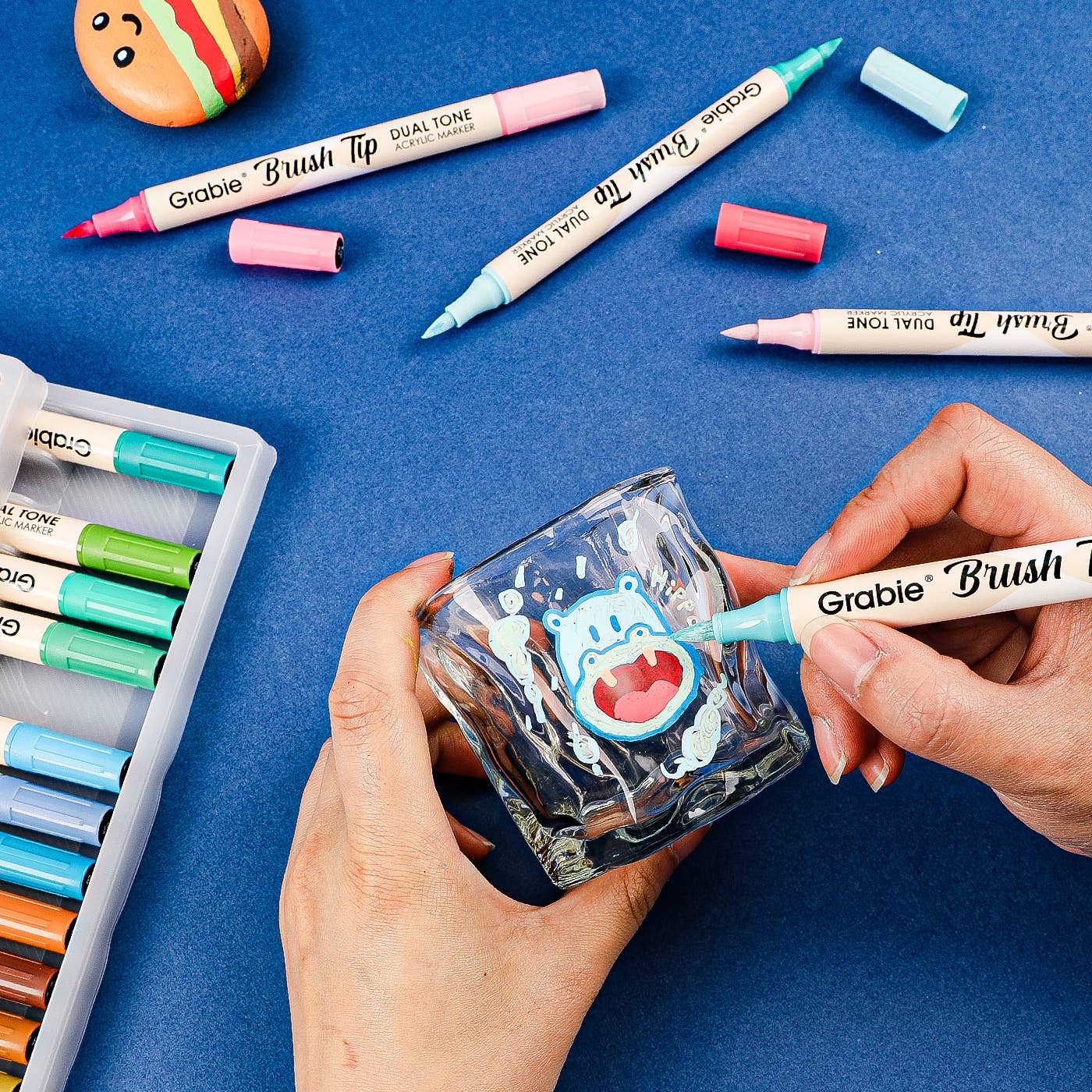 dual tip acrylic markers, 2-in-1 acrylic paint pens, brush tip paint markers, Grabie dual tone markers, acrylic markers for artists, 72 color paint pen set, paint markers for paper glass fabric, non-toxic acrylic markers, professional acrylic brush pens, dual brush markers for painting