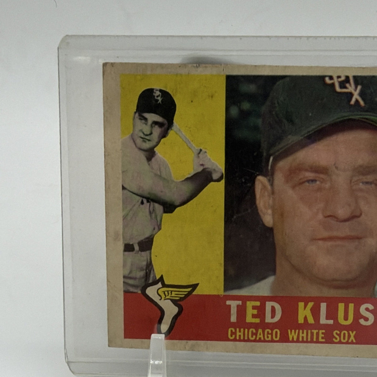 Detail of the yellow batting photograph and portrait on Ted Kluszewski's 1960 Topps card