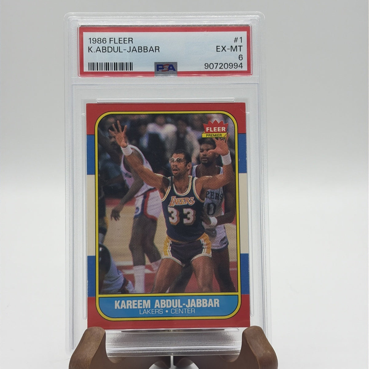 PSA EX-MT 6 1986 Fleer Kareem Abdul-Jabbar #1 basketball card featuring the Los Angeles Lakers Hall of Famer.