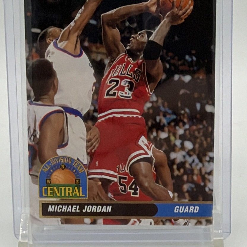 Alternate front view of 1992–93 Upper Deck All-Division Team Michael Jordan #AD9 Chicago Bulls insert card