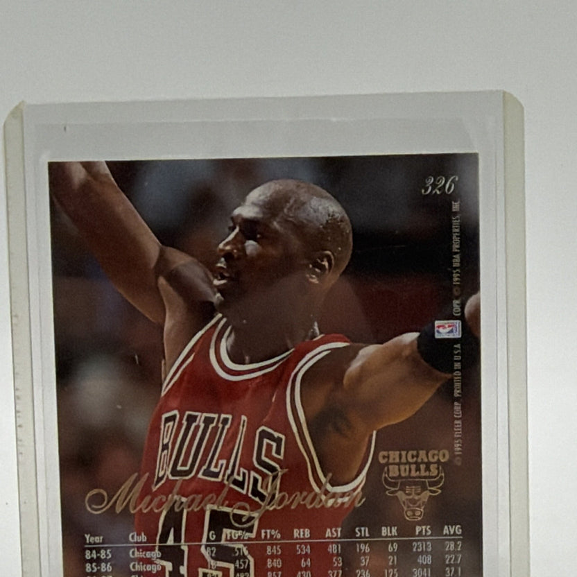 Alternate front photograph of 1994-95 Flair Michael Jordan basketball card