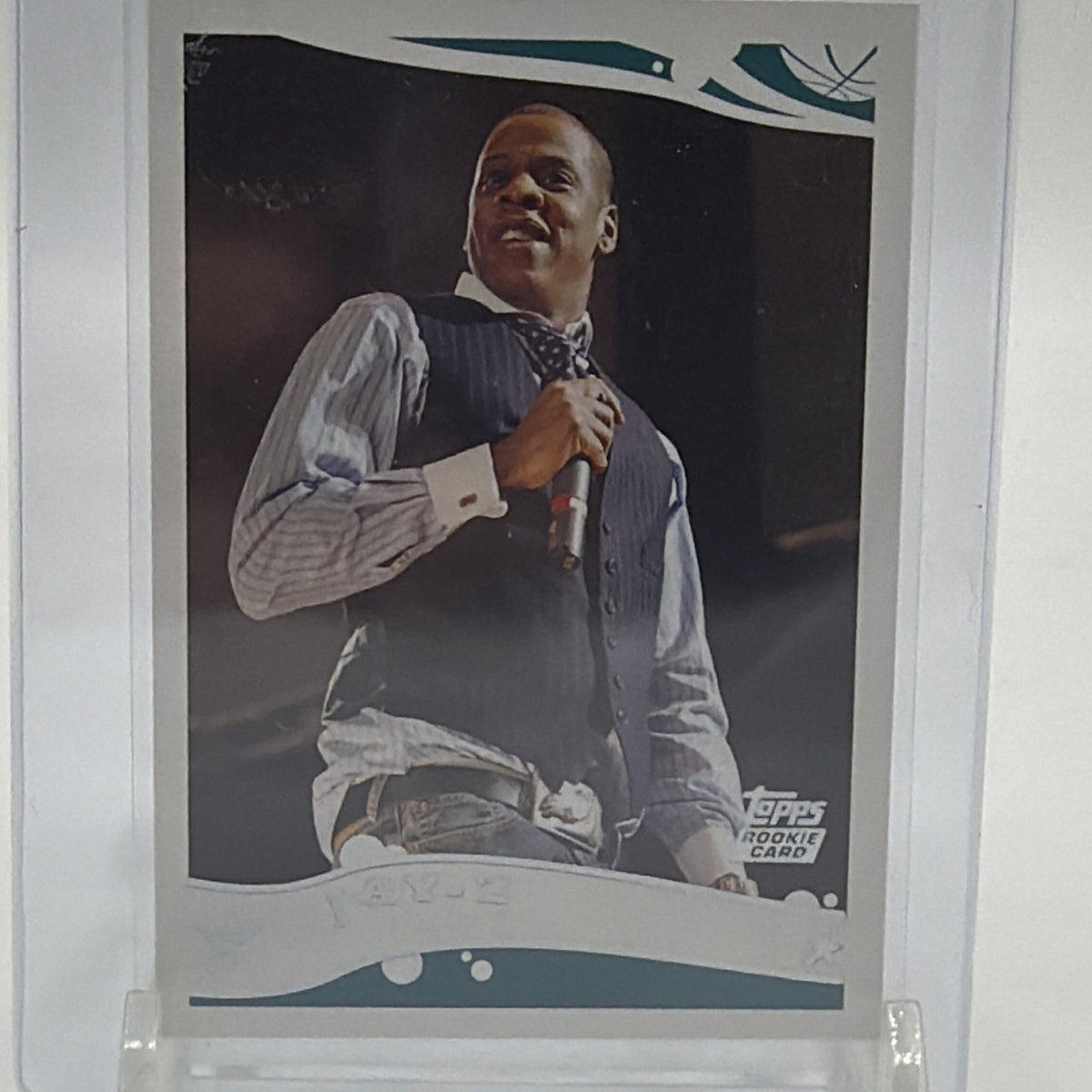 Front of 2005-06 Topps Basketball Jay-Z #255 featuring Jay-Z with the New Jersey Nets