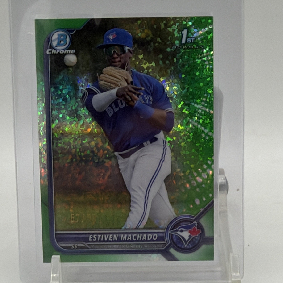 Front of 2022 Bowman Chrome Prospects Estiven Machado #BCP-12 Green Refractor baseball card featuring the Toronto Blue Jays prospect