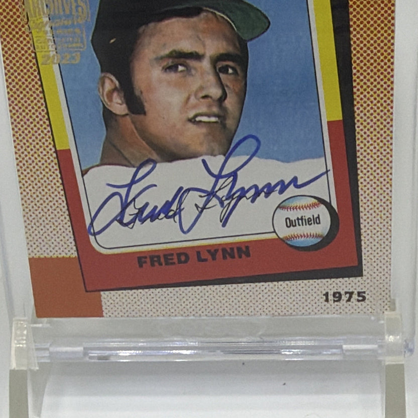 Close-up of Fred Lynn's blue autograph on the vintage-style baseball card