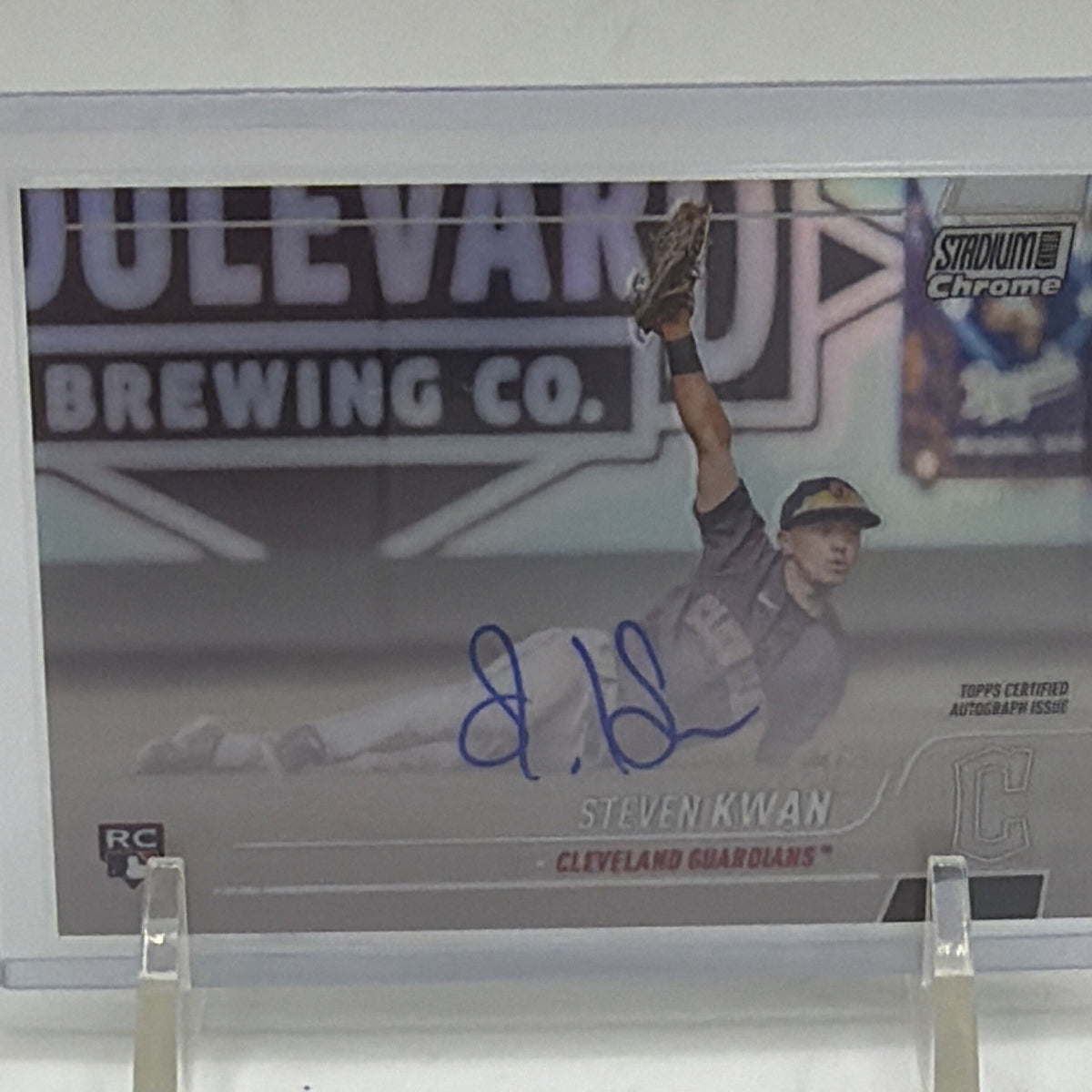 Topps 2022 Stadium Club Chrome Steven Kwan RC Auto #SCCUA-SK Autographs