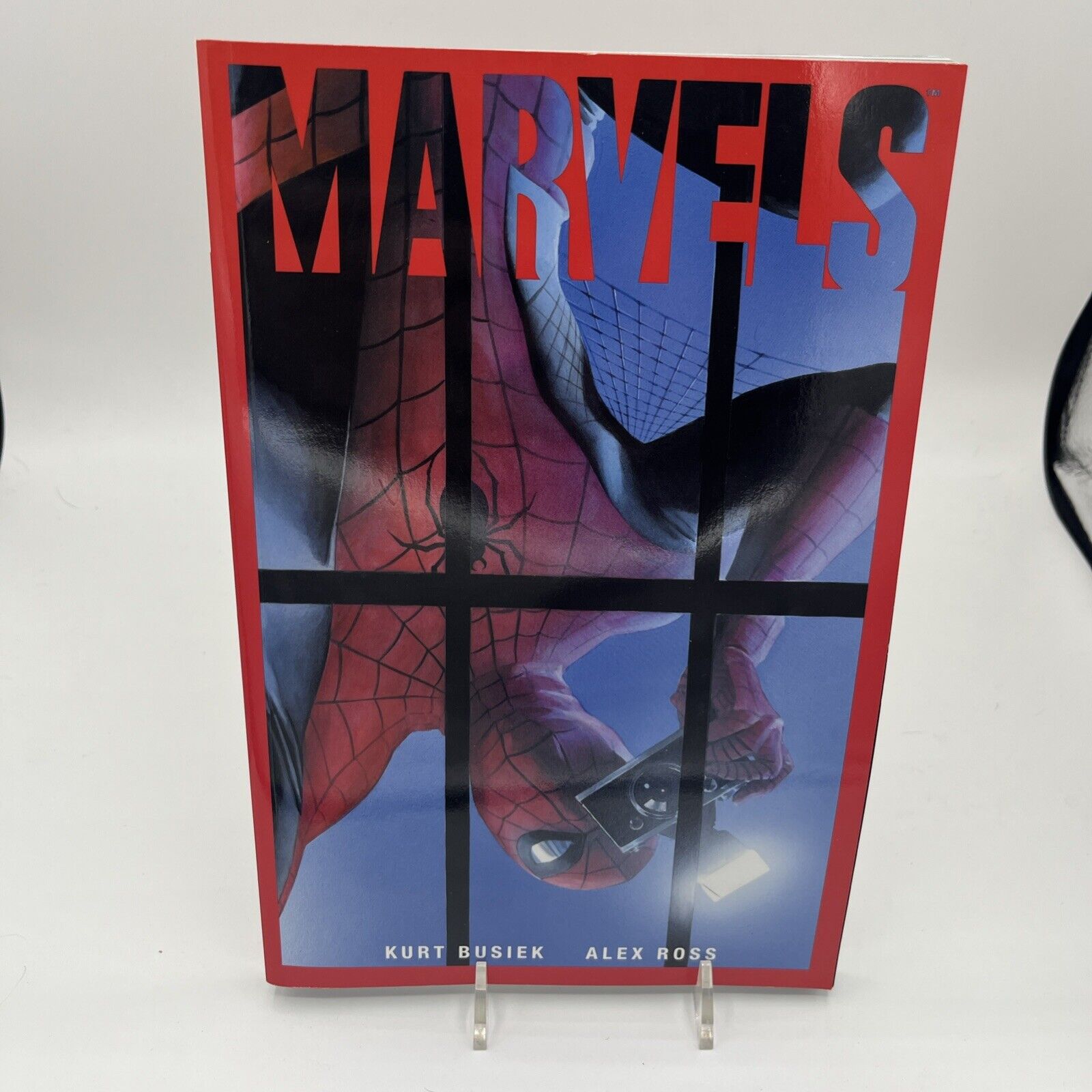 Marvels TPB (Marvel) Trade Paperback by Kurt Busiek and Alex Ross