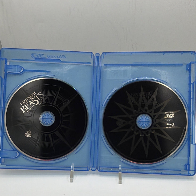 Open Fantastic Beasts case showing the included 3D and 2D Blu-ray discs