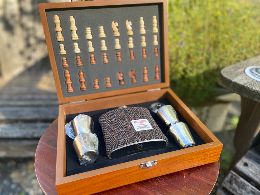 classic, wool, fathers day gift, traditional, chess, flask, wood box, picnic
