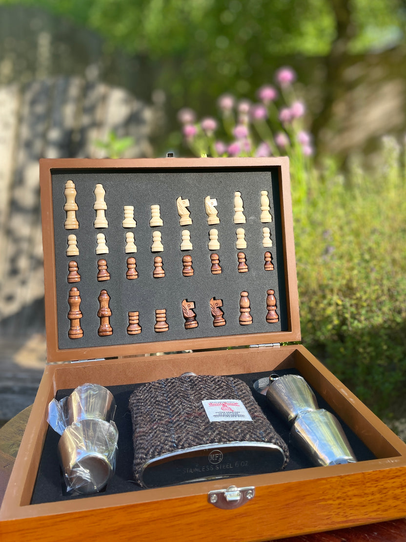 classic, wool, fathers day gift, traditional, chess, flask, wood box, picnic