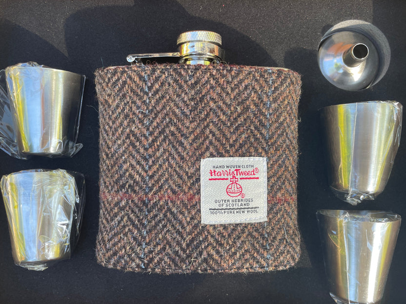 classic, wool, fathers day gift, traditional, chess, flask, wood box, picnic