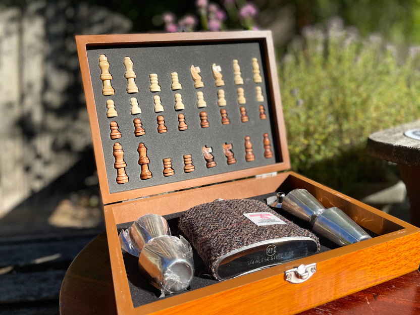 classic, wool, fathers day gift, traditional, chess, flask, wood box, picnic