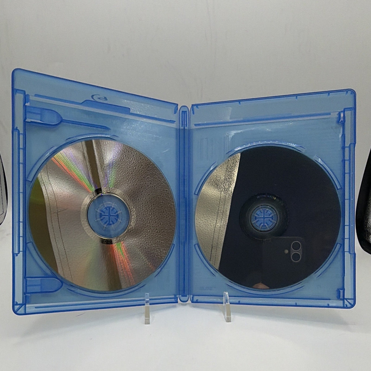 Open The Hateful Eight case showing the reflective sides of both included discs
