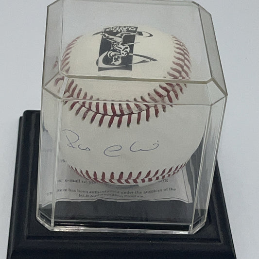 Robinson Canó autographed MLB baseball displayed in a protective case with official MLB authentication.