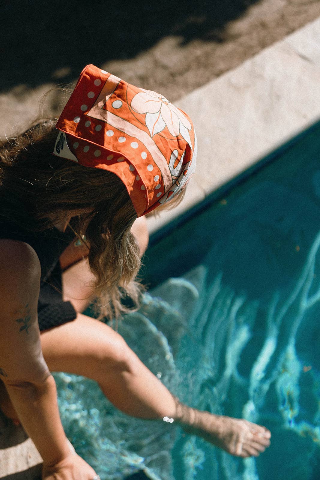 The Na’Pali Coast Bandana by Bandits Bandanas features original artwork by Lisa McCormick, inspired by the iconic coastline of Kaua‘i. Made from 100% GOTS-certified organic cotton and Fair Trade Certified, this ultra-soft bandana is a versatile accessory for hair, neck, bag styling, and everyday wear. Plus, 10% of proceeds support Love One International, making it a thoughtful, artist-driven gift with real impact.