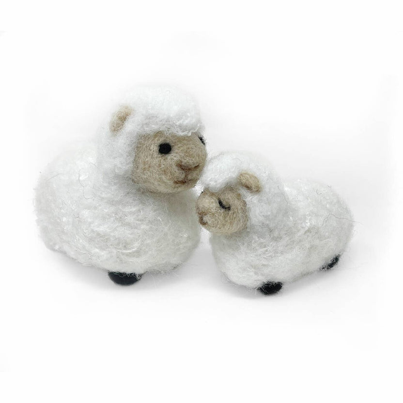 Sheep family needle felting kit, parent and baby sheep craft, beginner 3D felting kit, DIY wool animal project, Corriedale wool felting kit, The Crafty Kit Company Scotland, sustainable needle felting, sheep craft gift idea, handmade wool animals, relaxing needle felt project